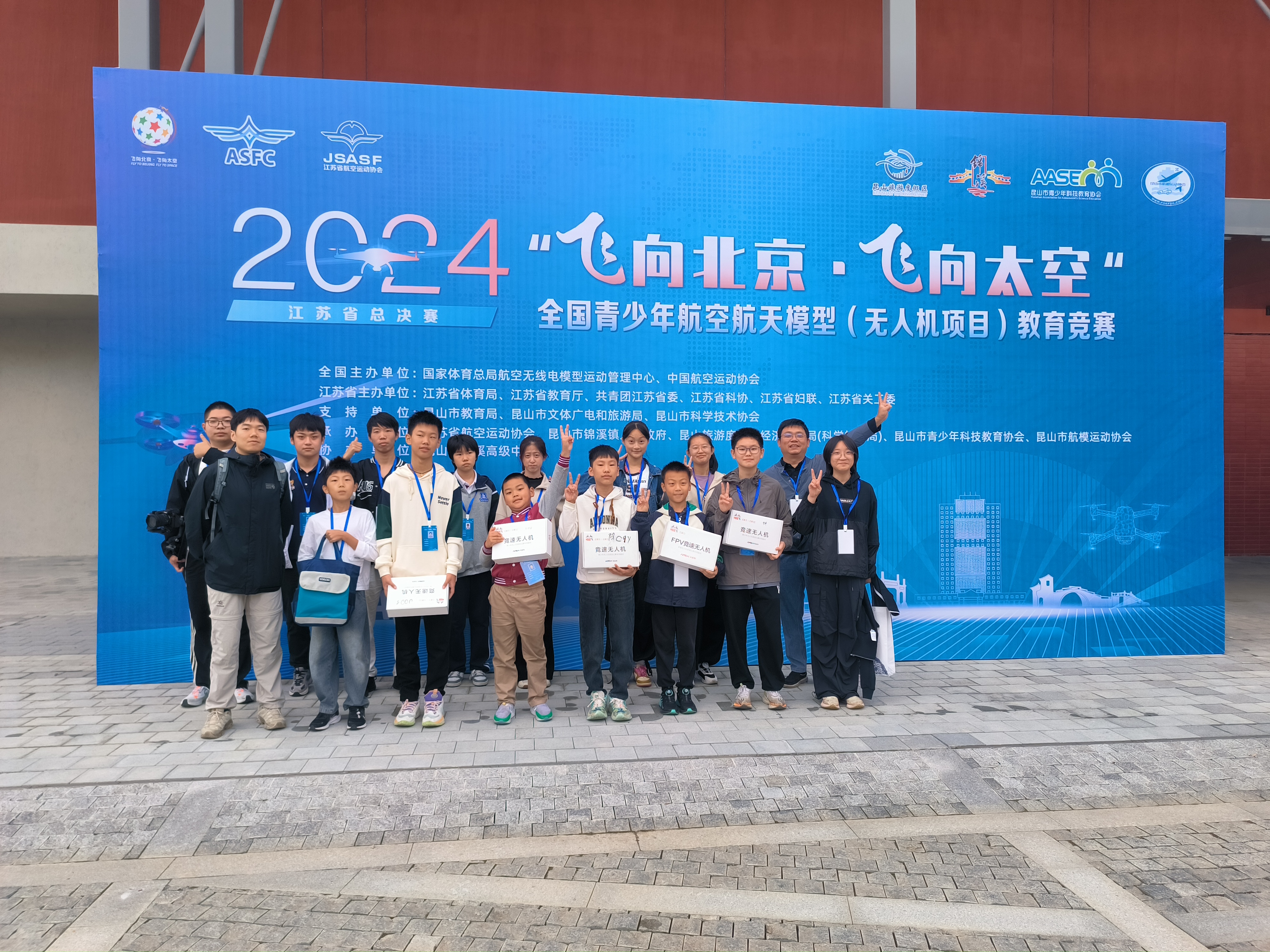 乐鱼体育下载-关于青年空中飞人比赛，挑战极限的高空飞翔的信息