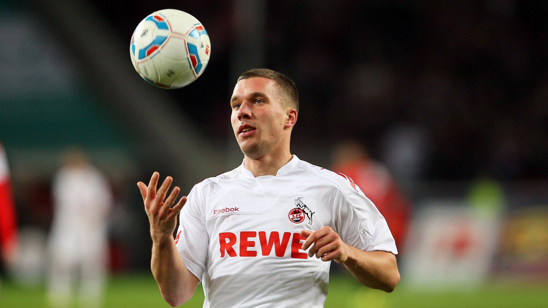 LEYU SPORTS中国官方网站-广场舞促进中外文化交流与合作，广场舞文化的问题及解决措施